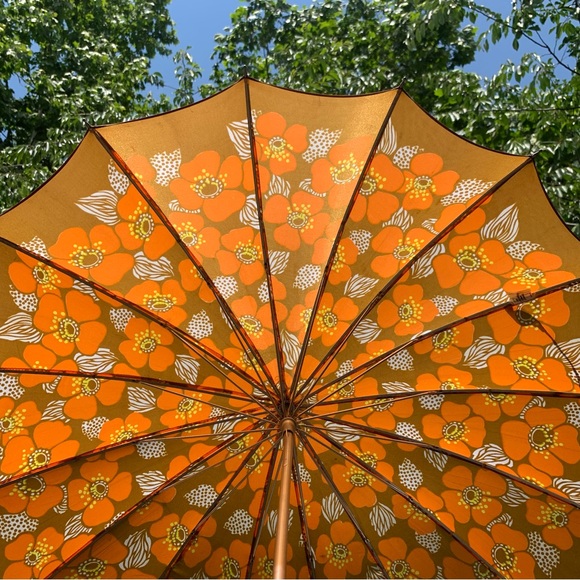 v i n t a g e :: Mod Floral Whimsical Flower Power Umbrella - Picture 15 of 15